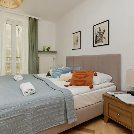 Tasteful In Center By Renters *