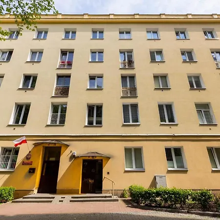 Tasteful In Center By Renters شقة