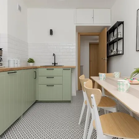 Tasteful In Center By Renters *