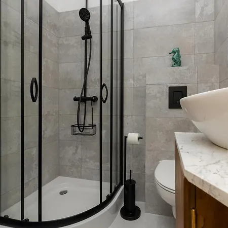 Tasteful In Center By Renters * Varsó